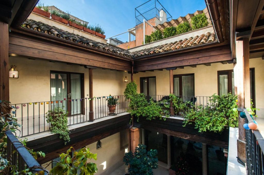 AT apartamentos & VTV Conde de Torrejón 10 Sevilla